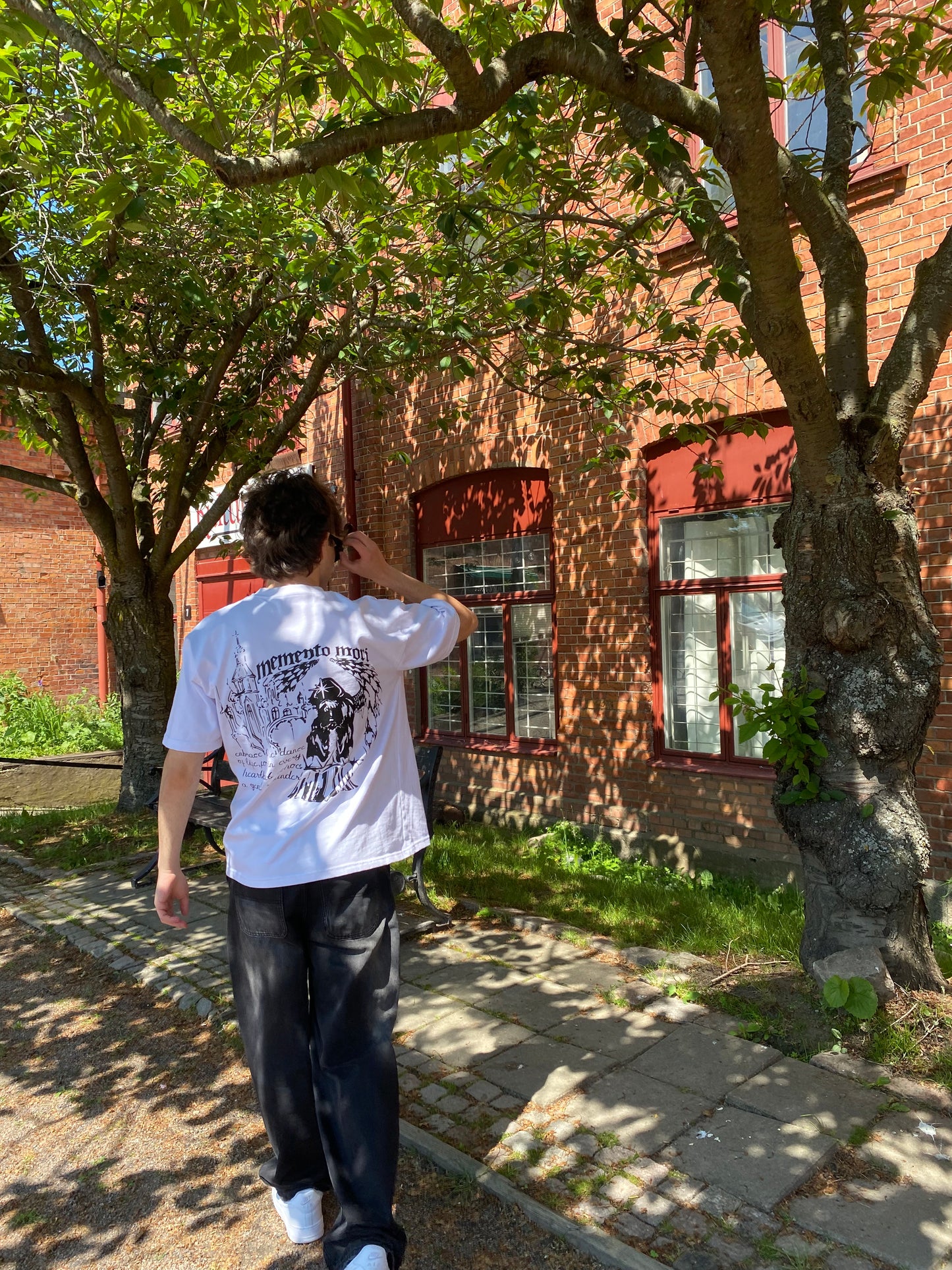 MEMENTO MORI WHITE TEE